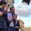 Salvini a Bari, tra applausi, fischi e contestazioni 